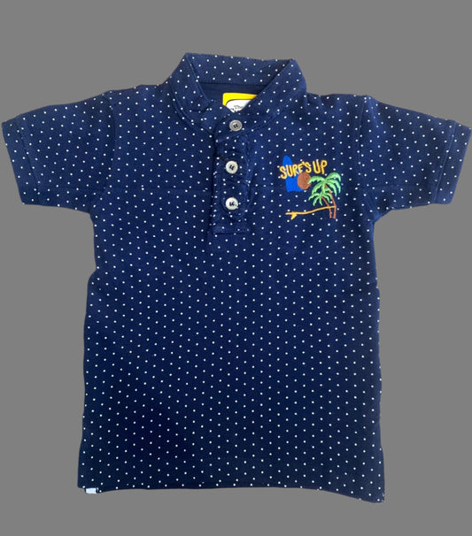 BOY'S COLLAR T-SHIRT.